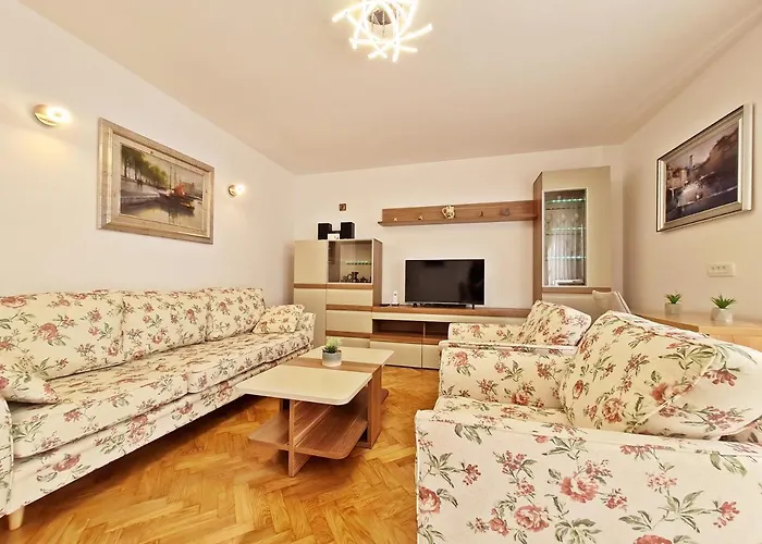 Split City Apartment Rosemary