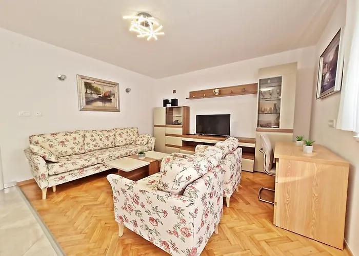 Split City Apartment Rosemary
